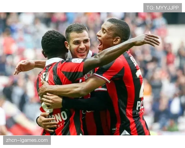 球迷对尼斯历史性连败表达不满，俱乐部希望借老帅回归平息风波。