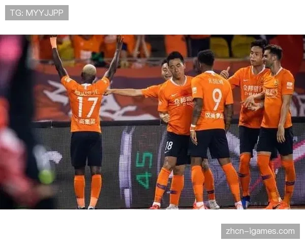 球迷批评裁判“找平衡”逻辑，纵容低水平执法