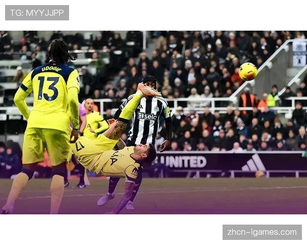 罗梅罗鱼跃冲顶绝平，热刺客场抢回一分