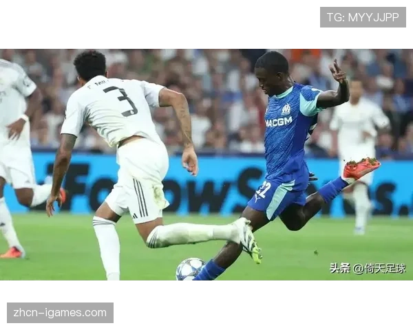 科莫对阵佛罗伦萨，法布雷加斯反击战术挑战皮奥利控球体系